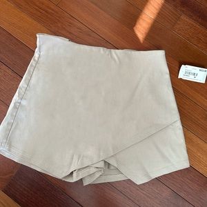 NEW beige mini skort